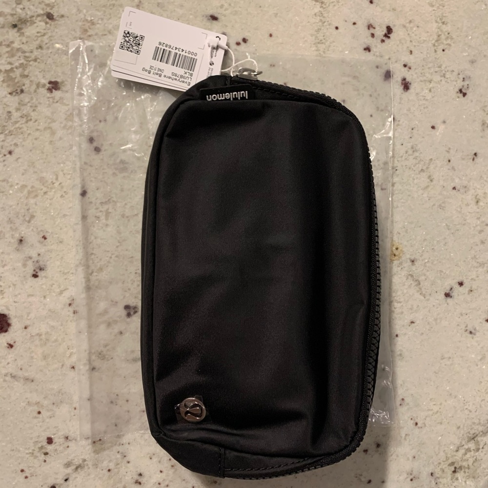 NWT lululemon Everywhere Belt Bag Black